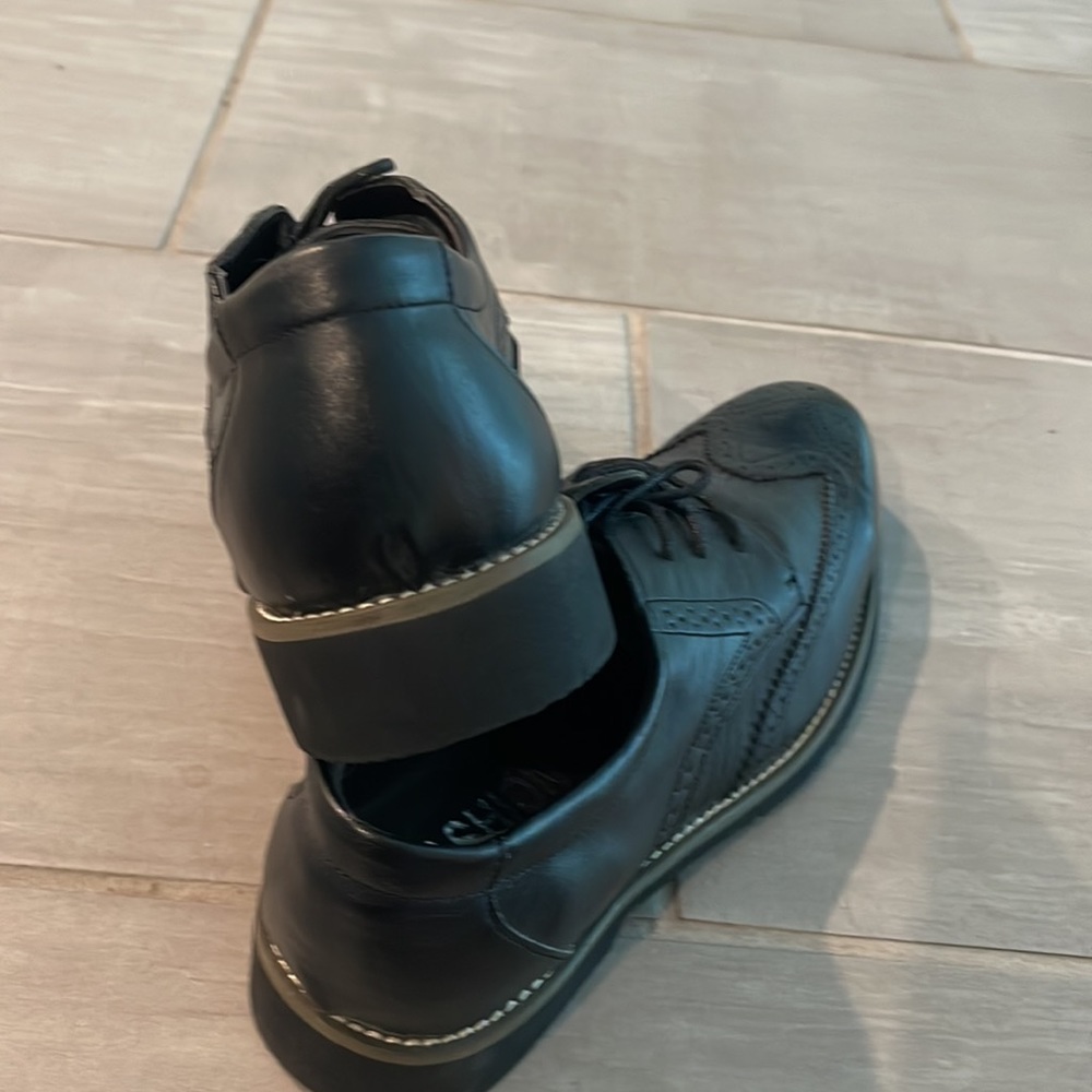 Dress wingtip shoes. Size 8. Black New very comfortable. - Picture 8 of 8